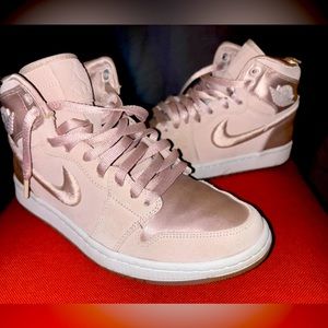 Jordan’s Pink Retro Ones Size 8